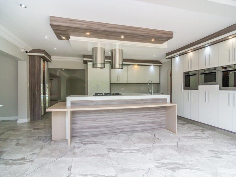 Step Into Luxury Living - Photo 3