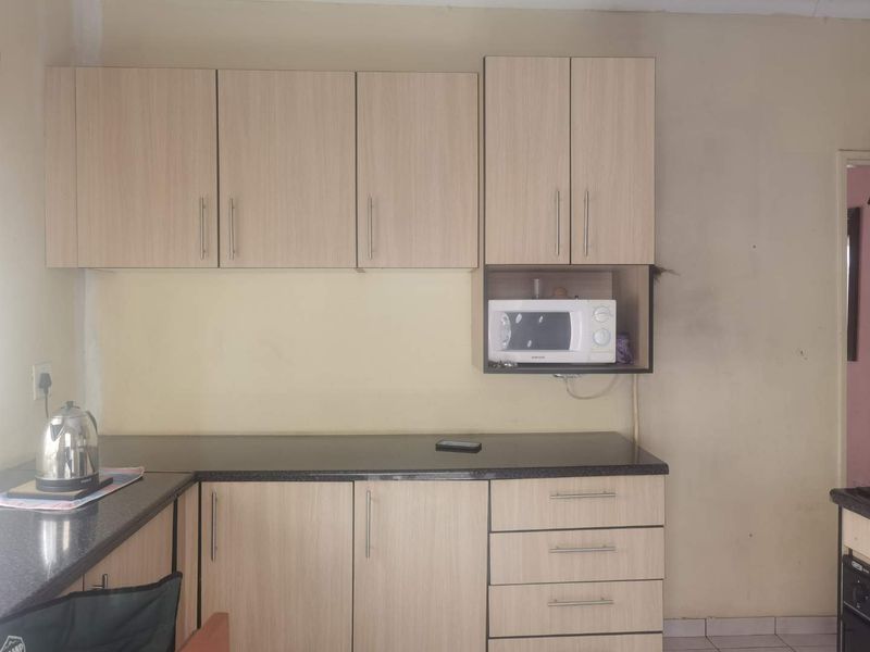 Investment property with 5 outside rooms for sale in Tembisa - Photo 6