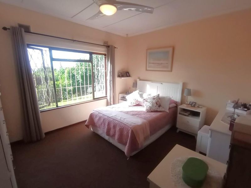 Sunny Port Edward Townhouse - Photo 10