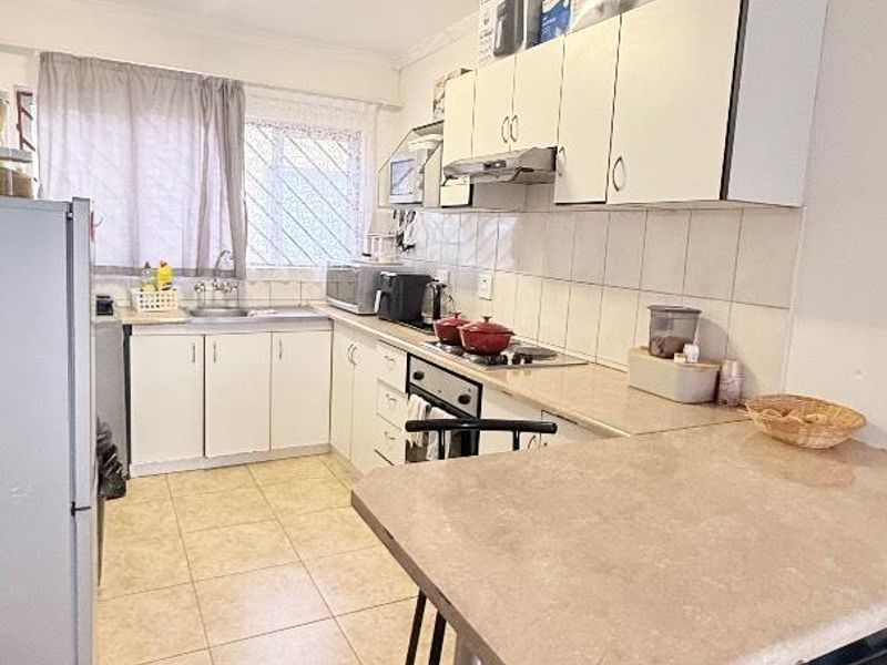 NEAT APARTMENT FOR A STARTER - Photo 3