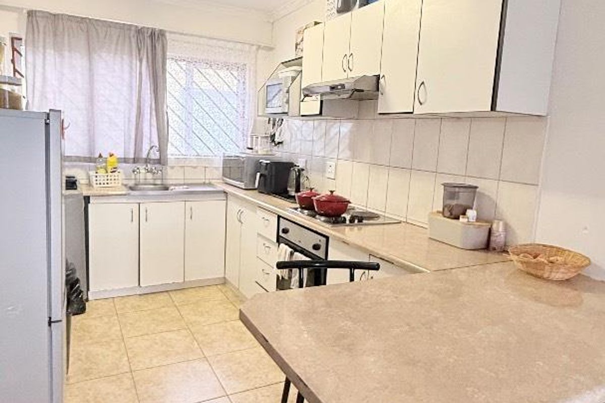 NEAT APARTMENT FOR A STARTER - Photo 3