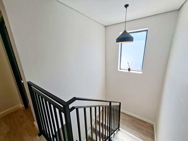 Stunning 3 bedroom, 3.5 bathroom cluster available in Bryanston - Photo 10