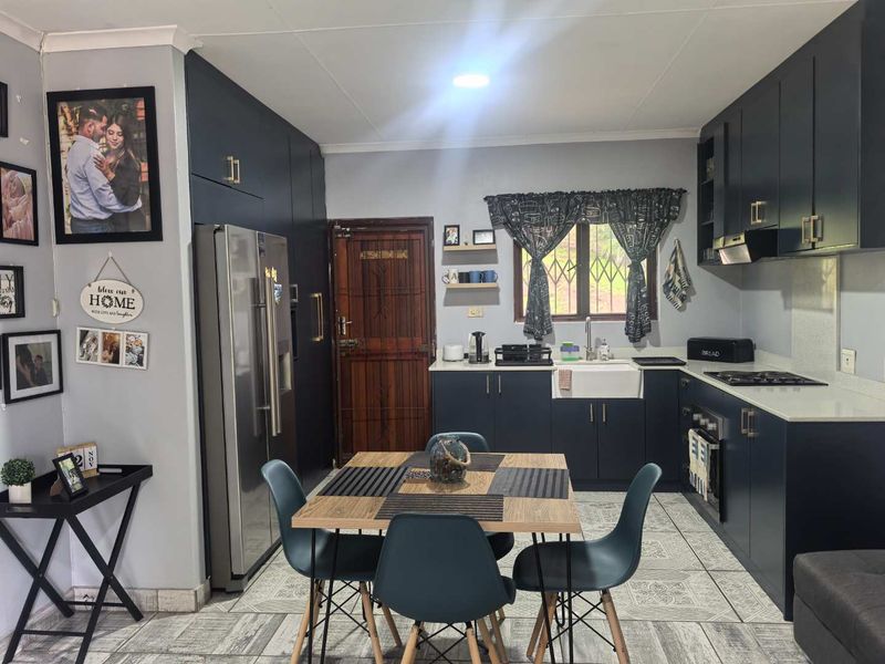 Welcome to Your Dream Townhouse in Queensburgh - Photo 6