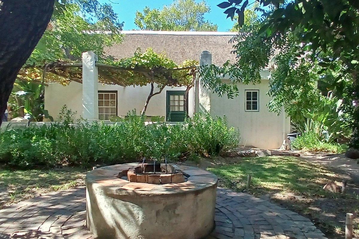 Stunning Cape Dutch Farm for Sale in Clanwilliam – A Picturesque Retreat with Luxurious Accommodations and Prime Agricultural Potential - Photo 2