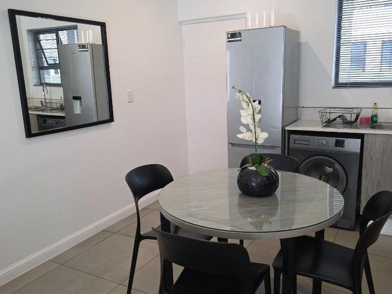 SOPHISTICATED FULLY FURNISHED 1 BED GROUND FLOOR APARTMENT IN MORNINGSIDE - Photo 8