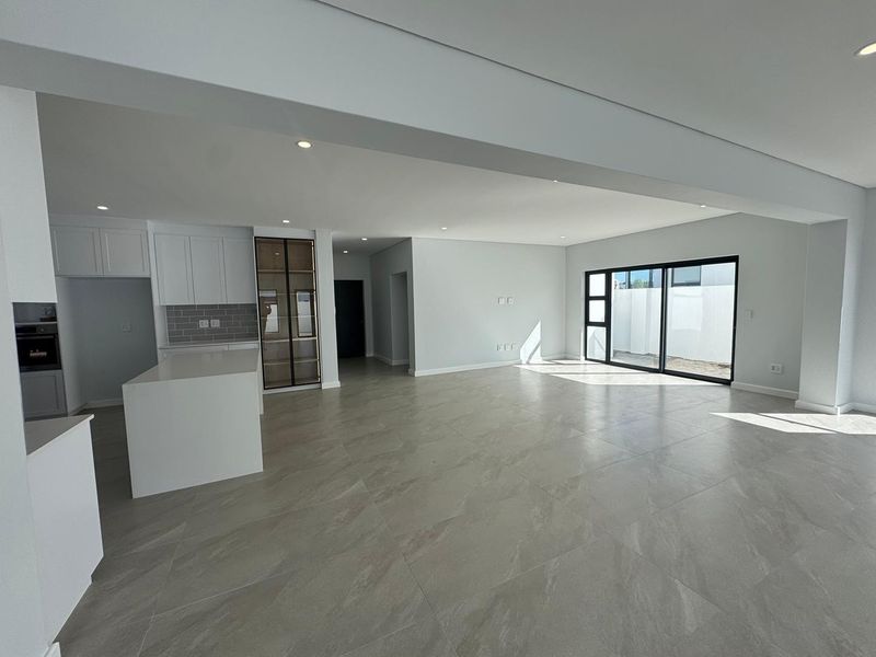 Modern 5-Bedroom Family Home with Exceptional Space & Seamless Indoor-Outdoor Living in Sandown - Photo 8