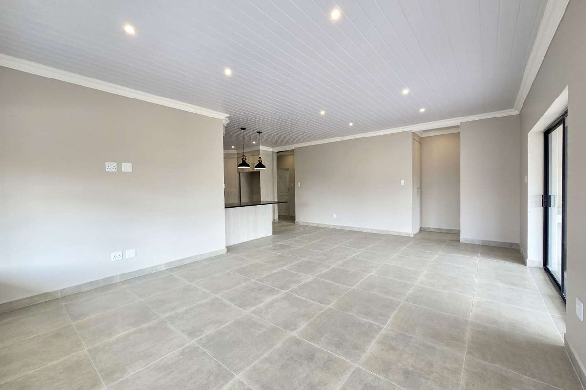 A prime, newly built home designed to satisfy the most discerning buyer. - Photo 2