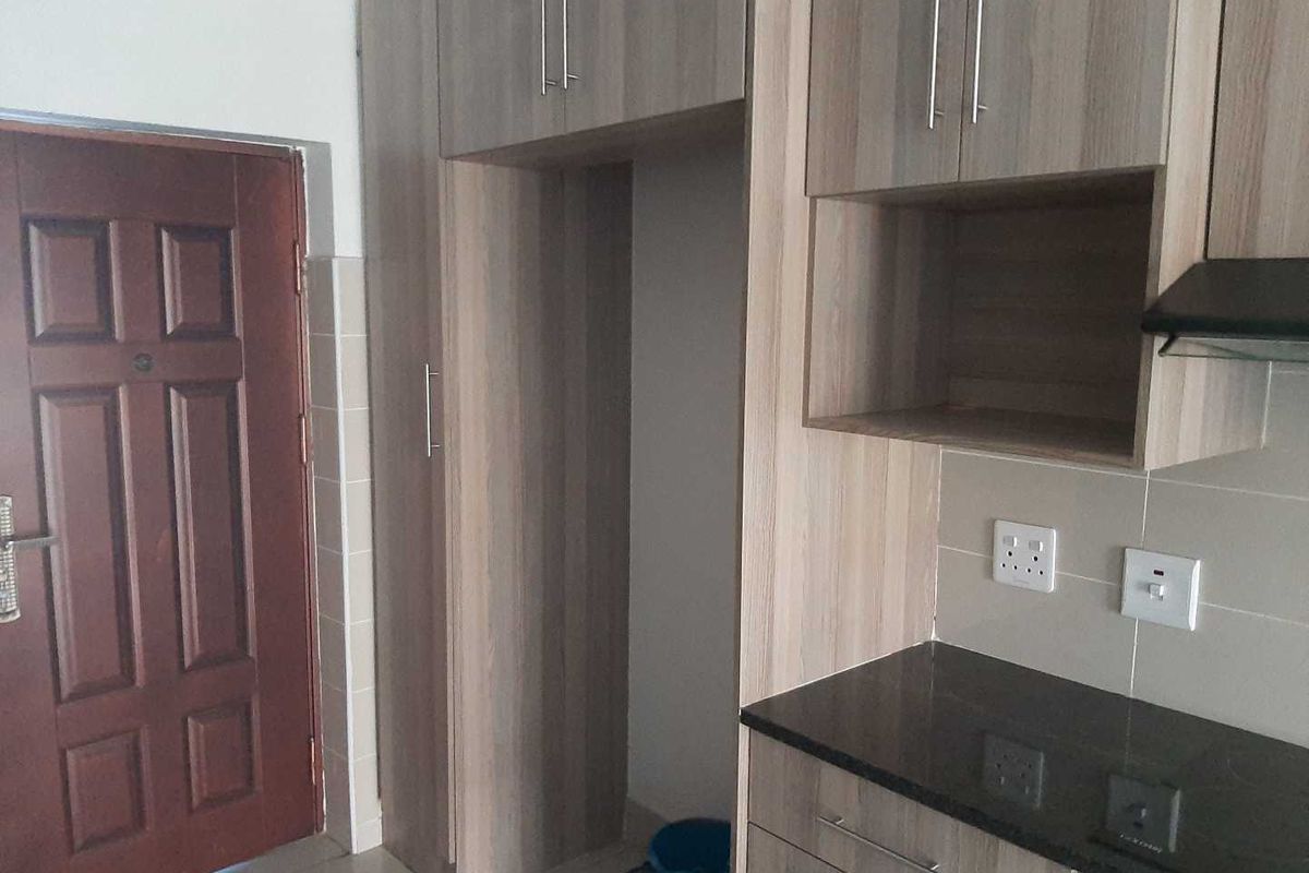 Stunning ground floor unit - Photo 4