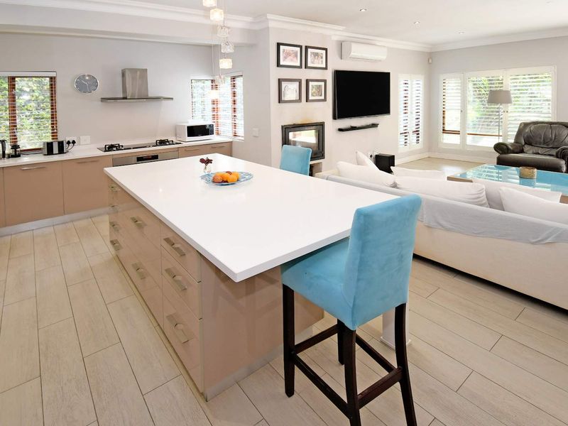 Contemporary Family Home in Secure Bryanston Enclosure - Photo 10