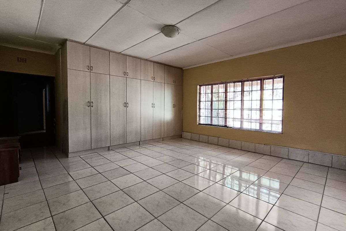 Spacious Family Haven in Hospitaalpark Awaits You - Photo 3