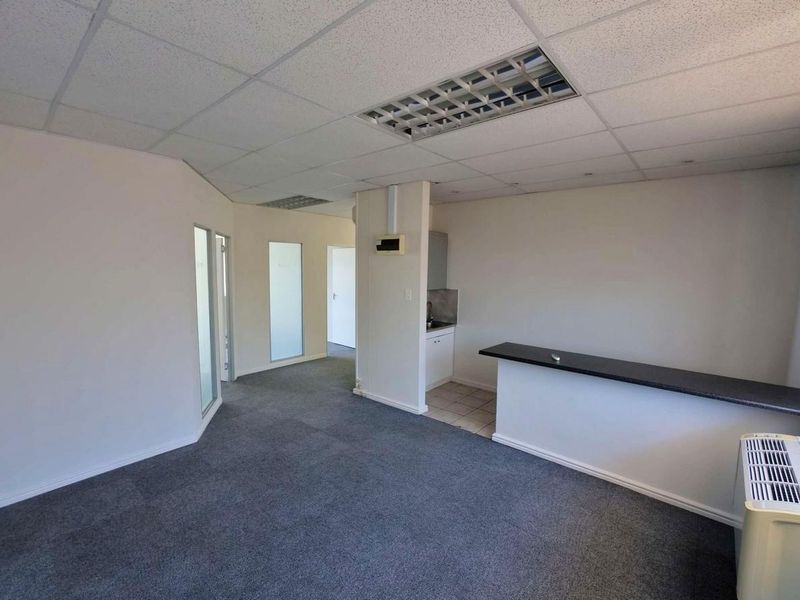 Well-Positioned Ground Floor Office in Secure Business Park - Photo 10