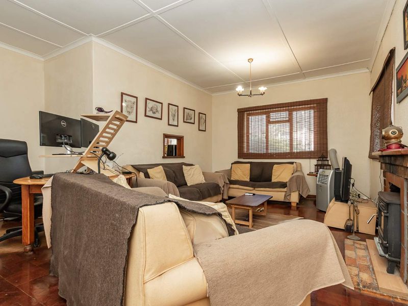 Charming Fish Hoek Classic – A Home with Character! - Photo 7