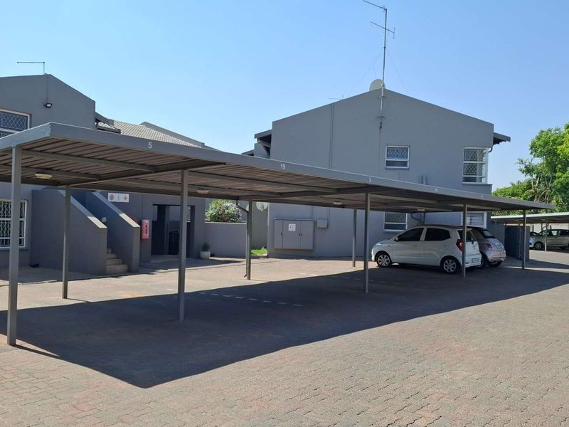 Upstairs Lock Up and Go Townhouse - Photo 2