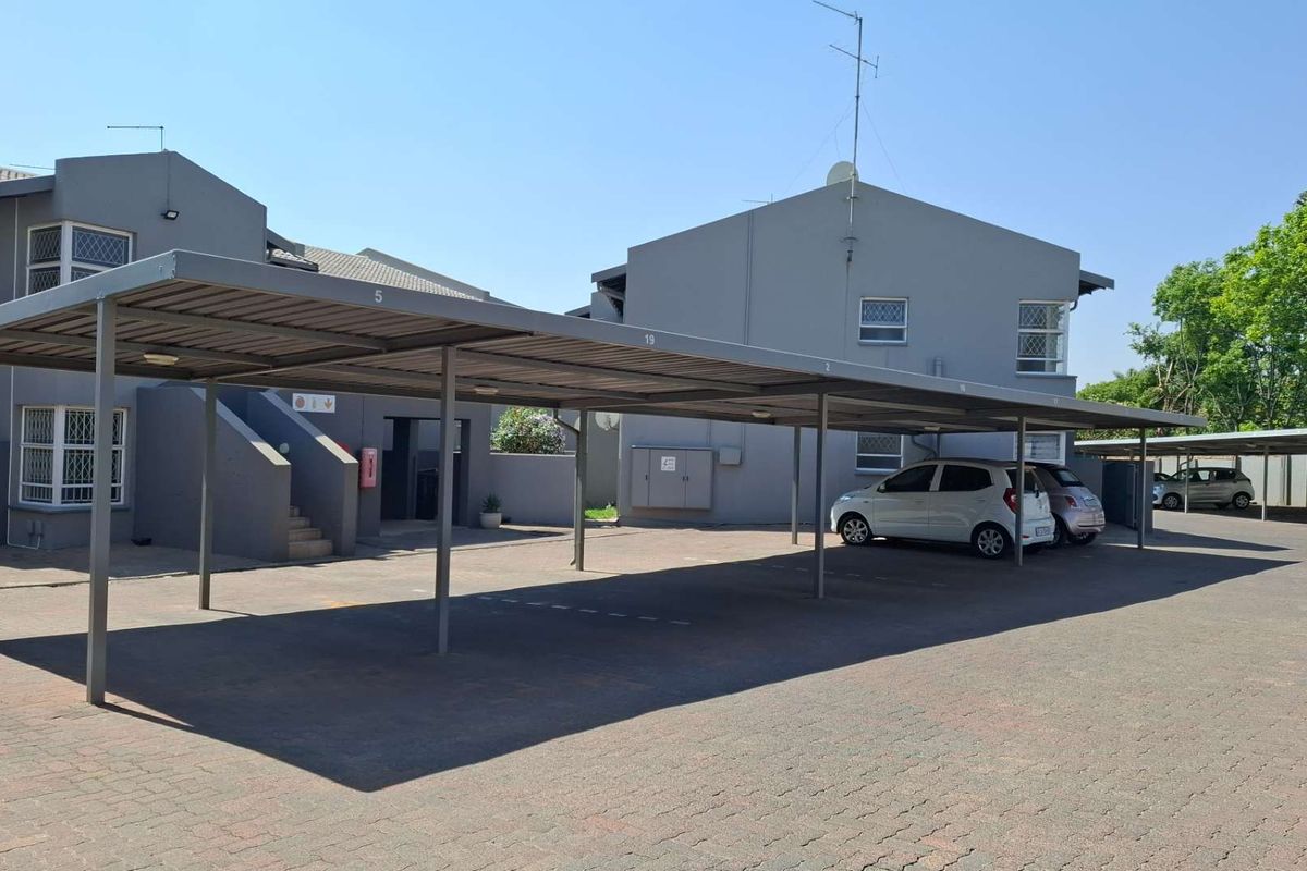 Upstairs Lock Up and Go Townhouse - Photo 2