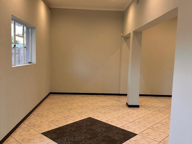 3x Bedrooms House with Flats For Sale in Tsumeb With 2x Bedrooms Flat - Photo 8