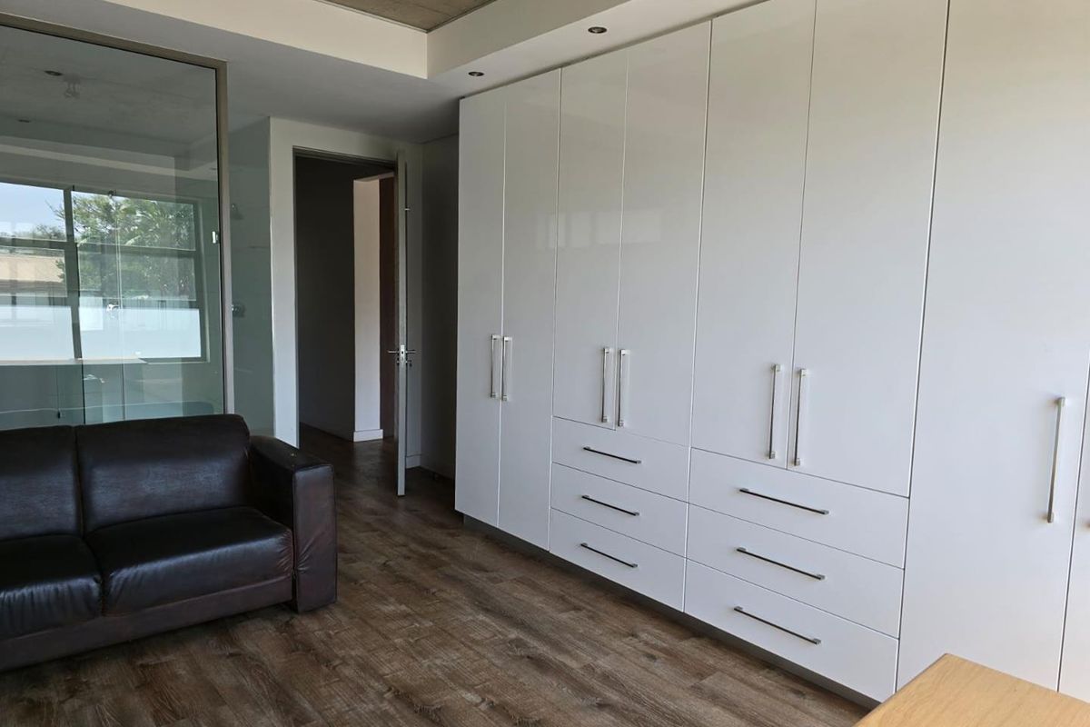 ATTRACTIVE AND SECURE 3 BEDROOM APARTMENT FOR RENT - Photo 4