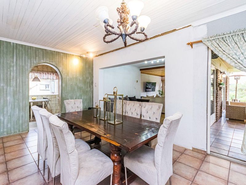 Family home for sale with a breath taking view - Photo 2