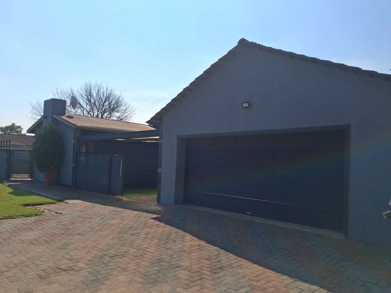 3 Bedroom House For Sale in Vanderbijlpark CE3 - Photo 4