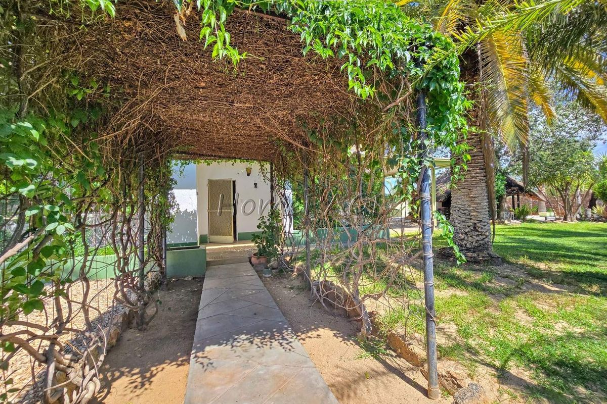 Omaruru:  Neat 3 Bedroom home is for Sale - Photo 2