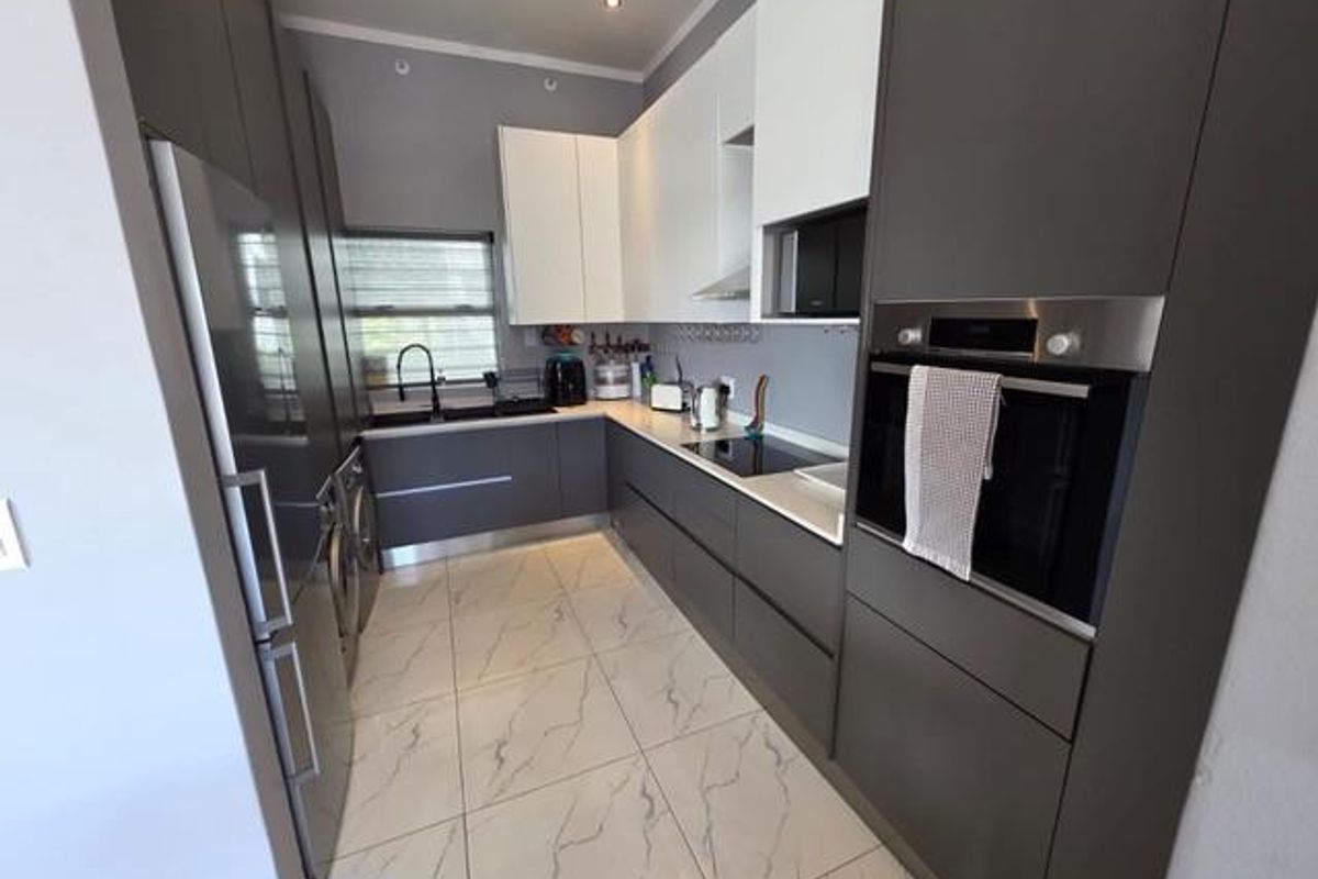 3 Bed Fully Furnished Apartment for Rent in Sandhurst - Photo 5