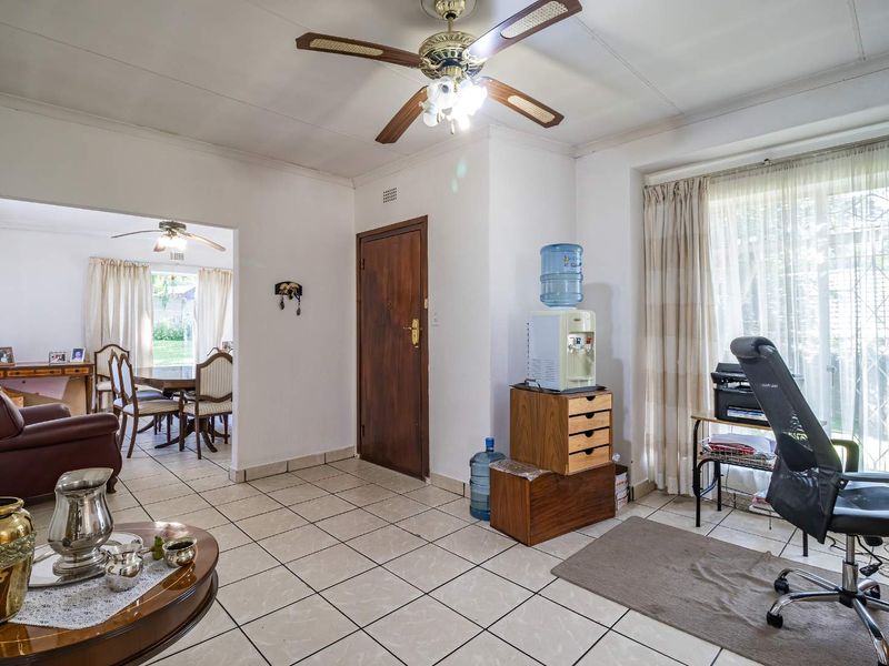 3 Bedroom Family Home with Space, Potential, and a Beautiful Garden - Photo 8