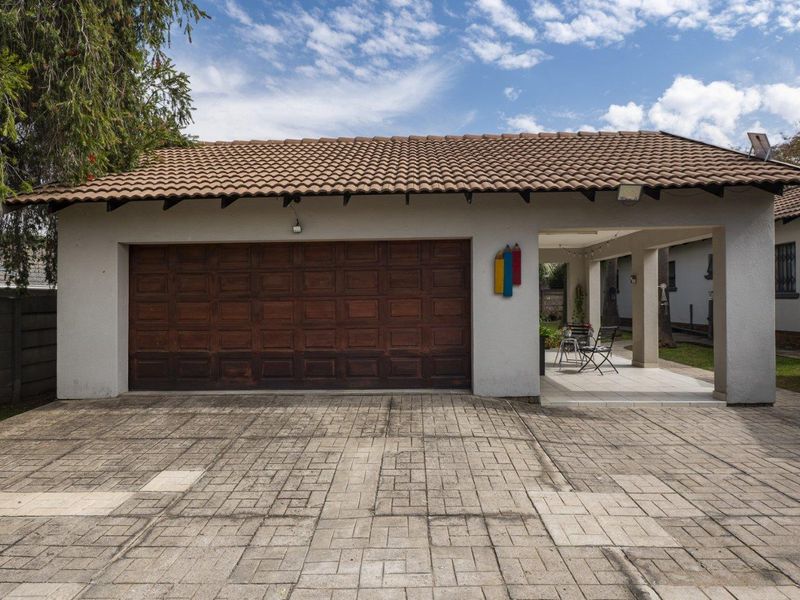 URGENT SALE.  Immaculate 3 bedroomed home with a exquisite spacious 2 bedroomed Flat/Second dwelling - Photo 3