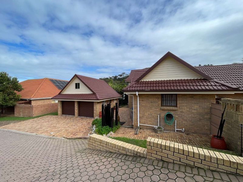 Green Lawns, Spacious Living & Golf Estate Lifestyle in Groot Brakrivier - Photo 3