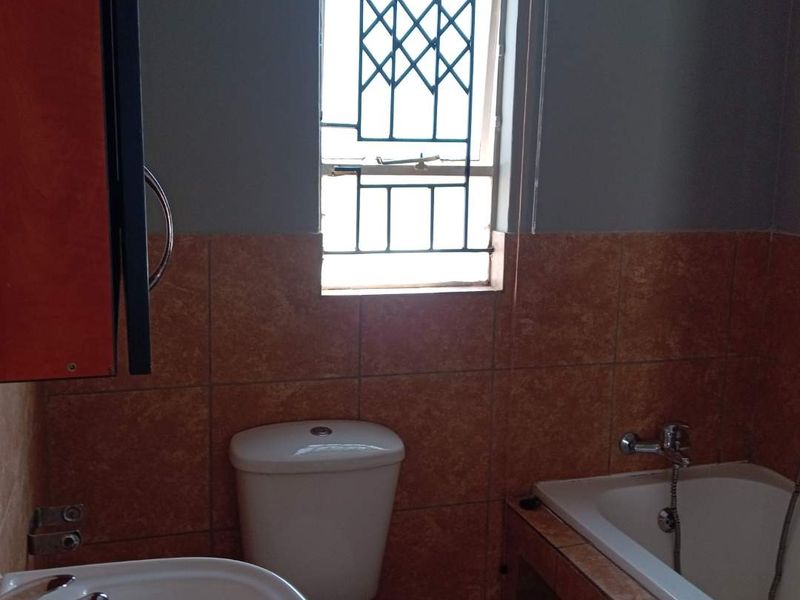 Glenway estate house for sale - Photo 9