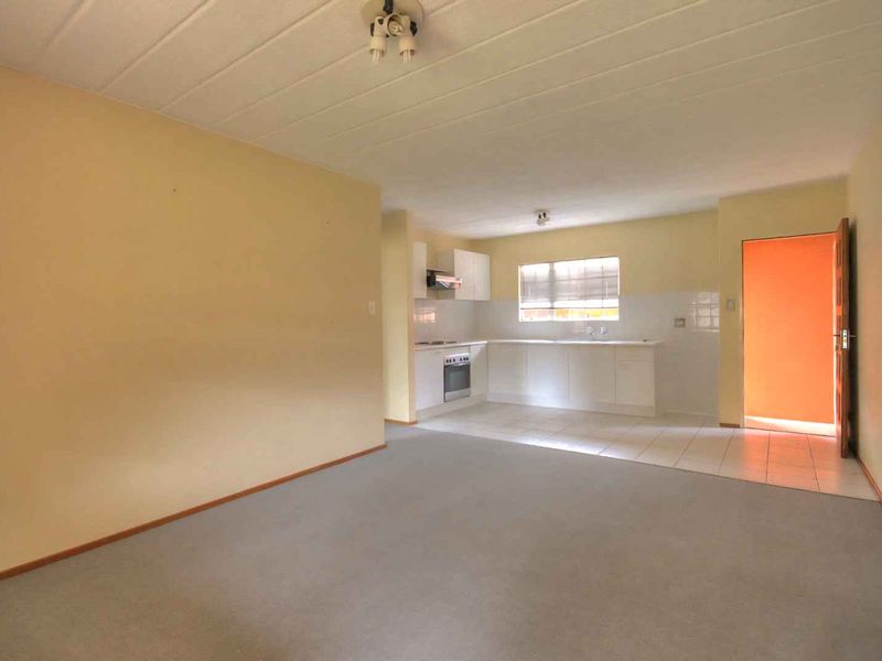 BARGAIN Sunny ground floor unit! - Photo 2