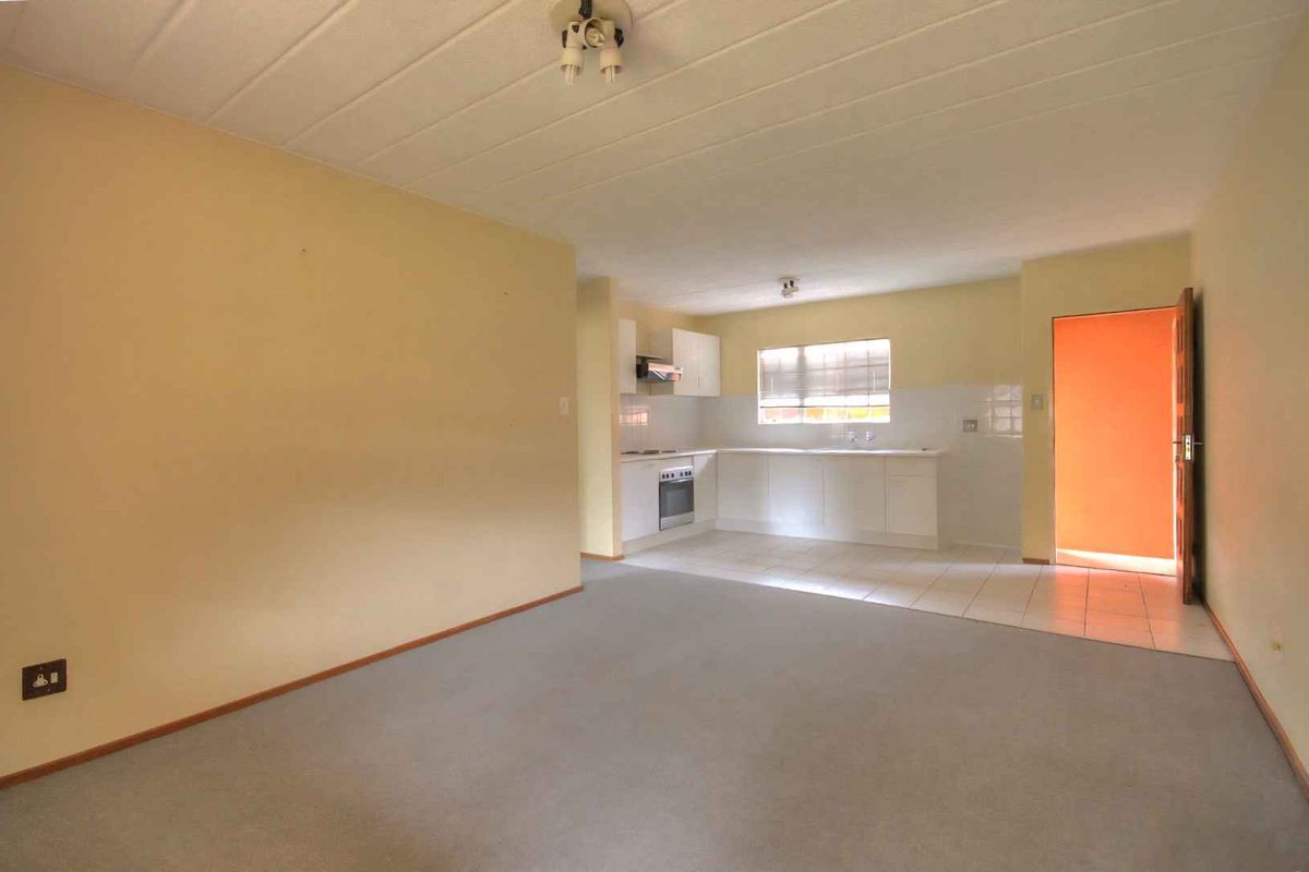 BARGAIN Sunny ground floor unit! - Photo 2
