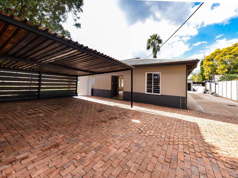 Newly renovated three bedroom home with a flatlet - Villieria - Photo 2