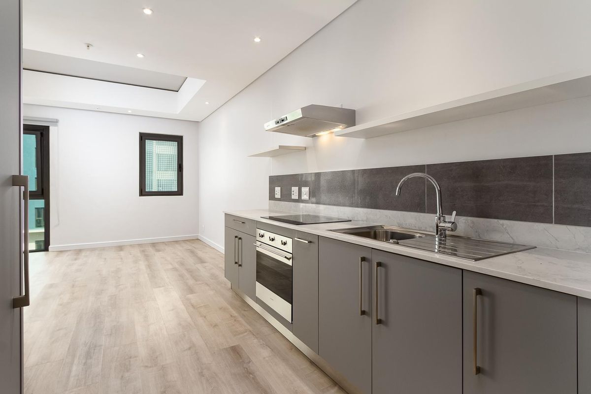 Modern One-Bedroom Apartment in Harbour Arch - Photo 4