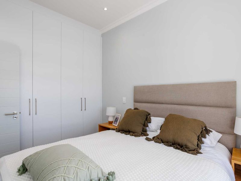 Elegant Two-Bedroom Luxury Suite with Simonsberg Views at Val de Vie Evergreen - Photo 9