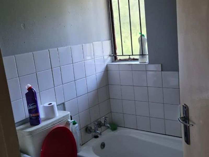 3 bedroom House to let in Lombardy West - Photo 7