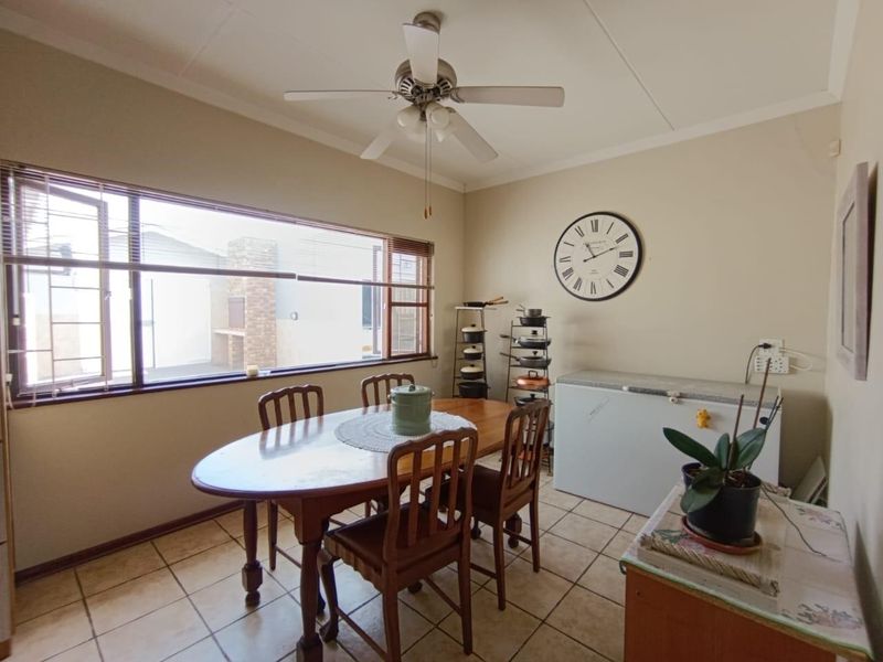 🏡 FOR SALE | CENTRAL, WALVIS BAY 🏡 N$2,835,000 - Photo 9