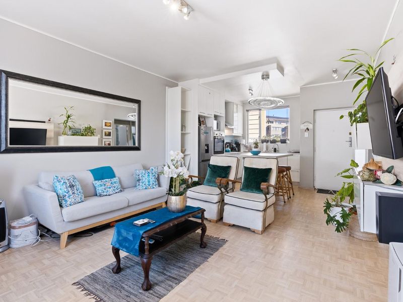 Renovated,Spacious and Convenience - Photo 4