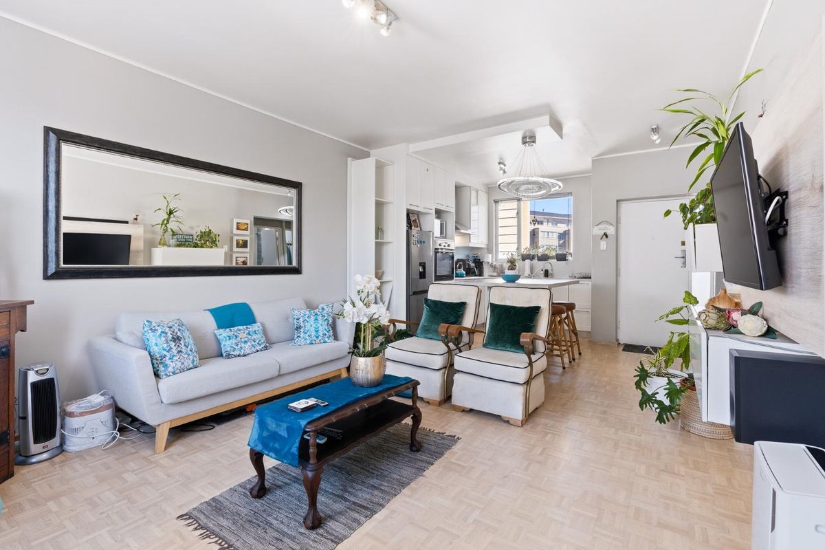 Renovated,Spacious and Convenience - Photo 4