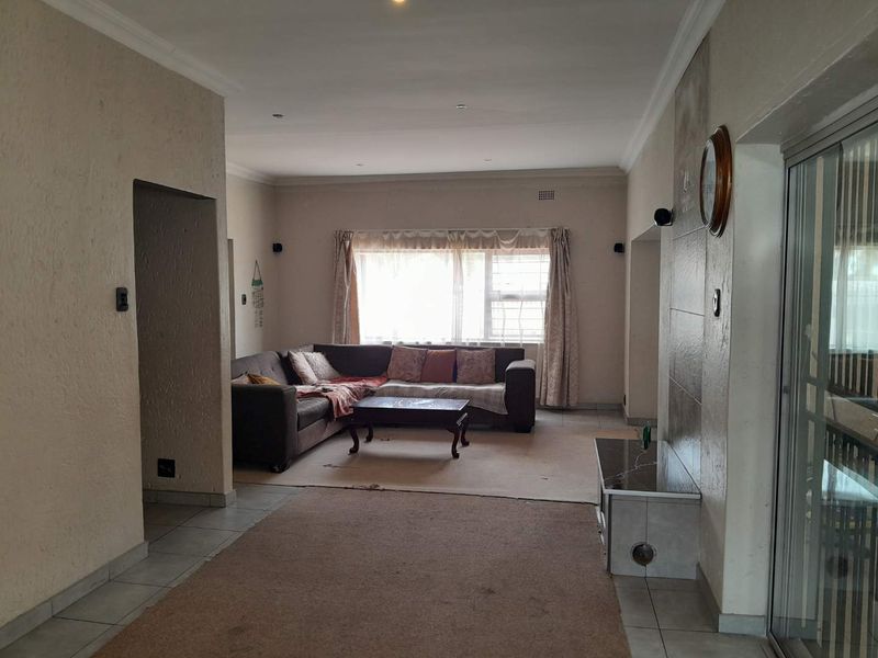 The Hill 3 Bedroom Family Home - Photo 2