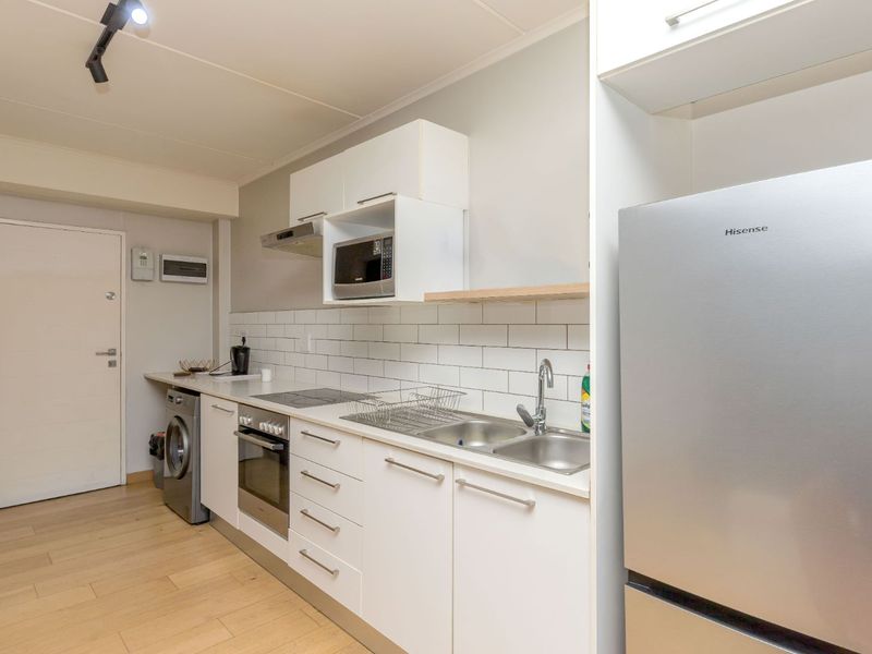 LOCK-UP-AND-GO AIRBNB / INVESTMENT PROPERTY - Photo 4