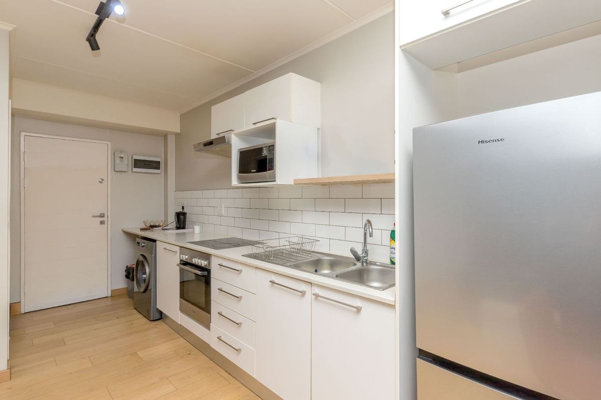 LOCK-UP-AND-GO AIRBNB / INVESTMENT PROPERTY - Photo 4