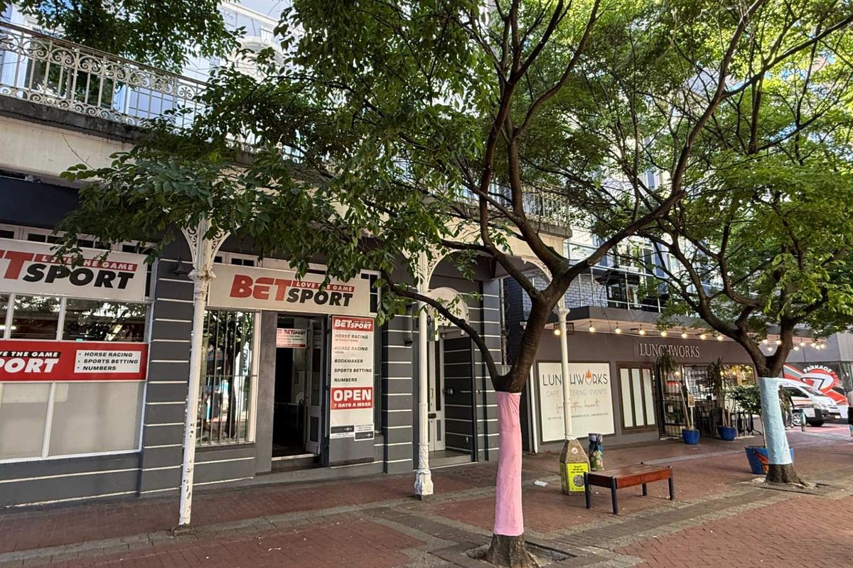 180m2 corner retail unit to let - Photo 5