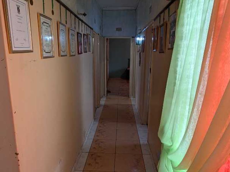 spacious old school house - Photo 10