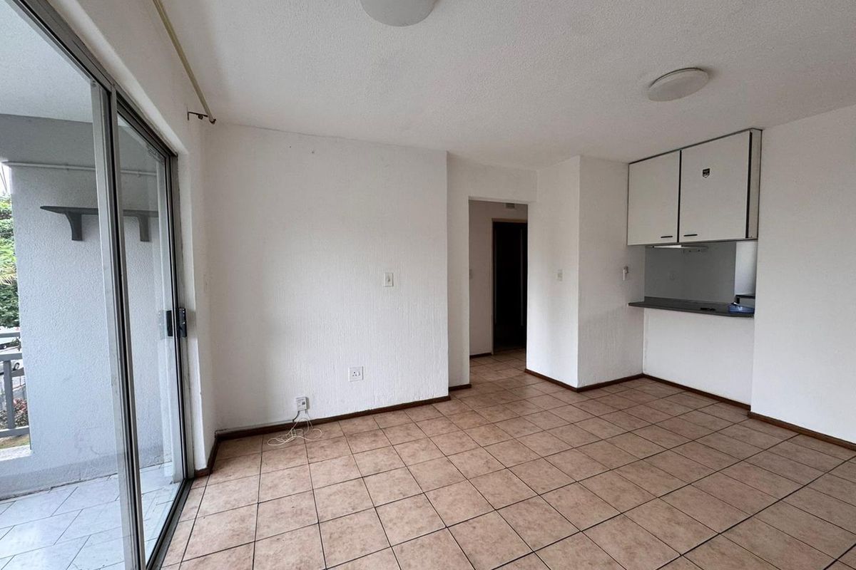Comfortable 2-Bedroom Apt Close to Transport & Amenities - Photo 5