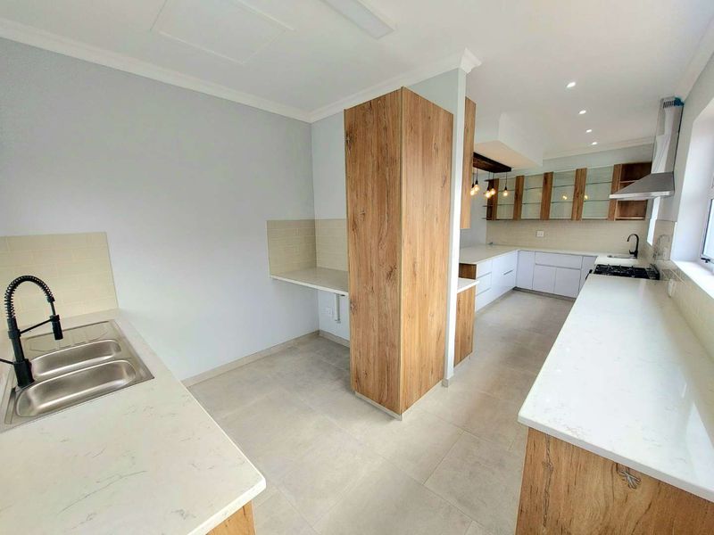 Luxury Living: New Build with Breathtaking Sea Views - Photo 8