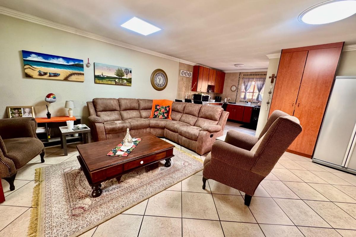 Stylish 3-Bedroom Townhouse in Bartlett - Photo 3