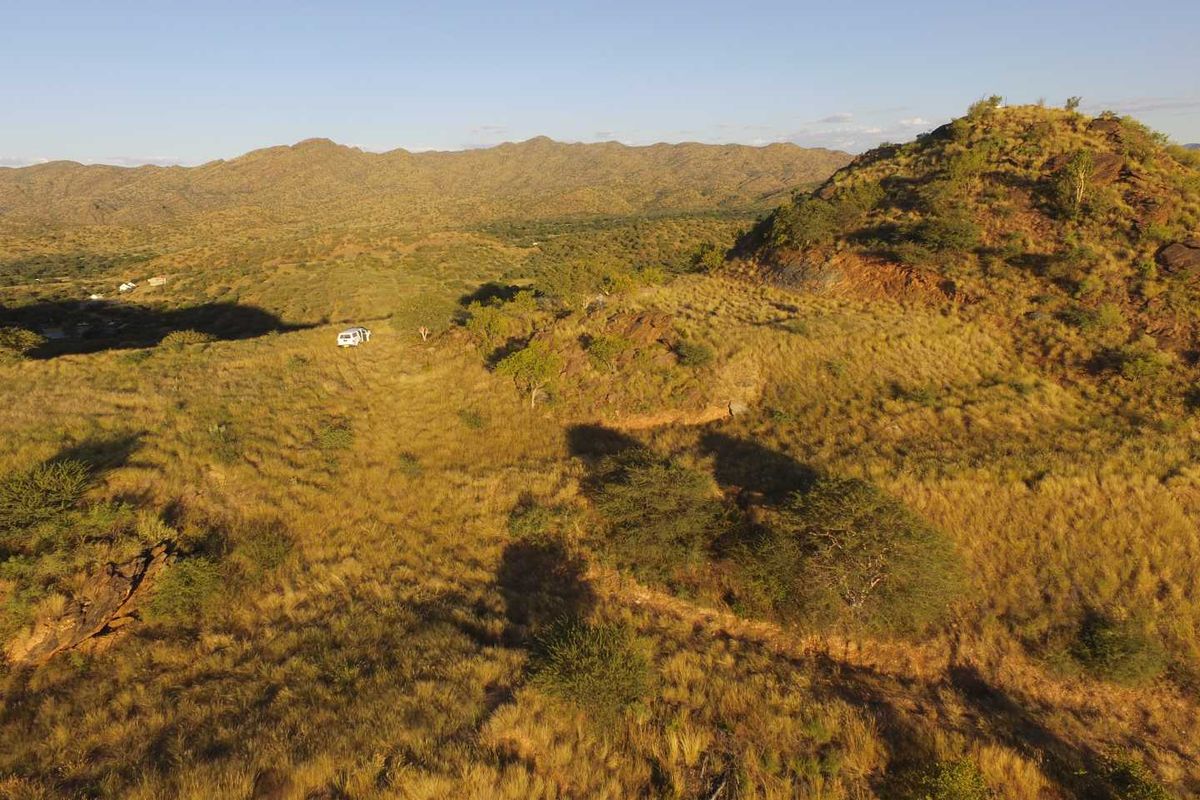 Escape to nature with this stunning 5-hectare plot offering breathtaking 360° views of Nuabamis! - Photo 4