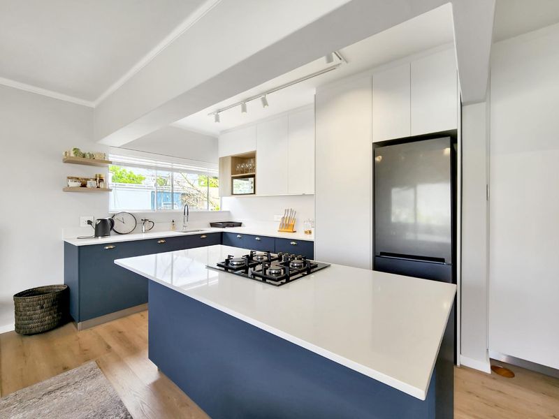 Top-Floor Gem in Upper Gardens with Stunning Table Mountain Views - Photo 6