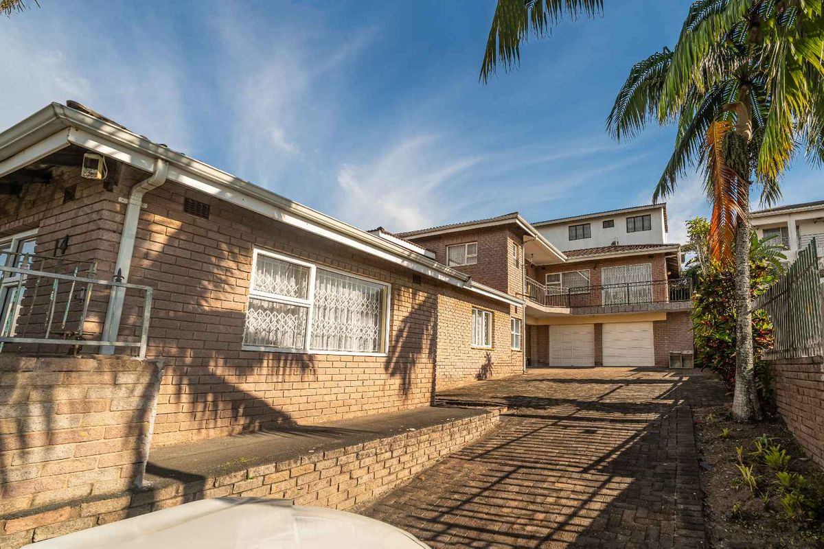 Spacious, Sea Views and Income Generating Family Home - Photo 2