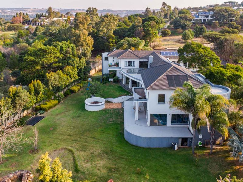 A Magnificent Family Estate Offering Space, Privacy and Spectacular Views - Photo 2