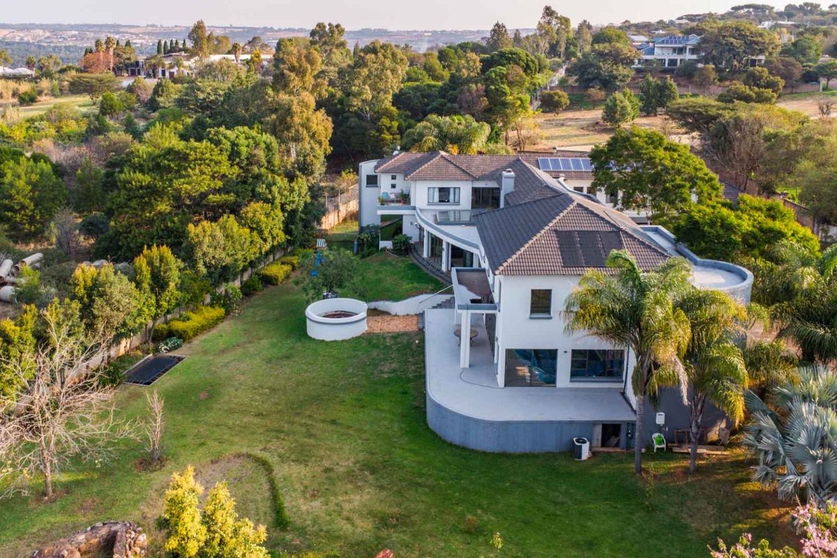A Magnificent Family Estate Offering Space, Privacy and Spectacular Views - Photo 2